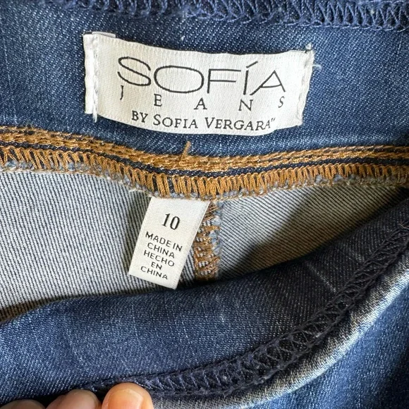 Sofa Jeans by Sofia Vergara Style Rosa Curvy Ankle Size 10 Slightly Distressed - Picture 6 of 8